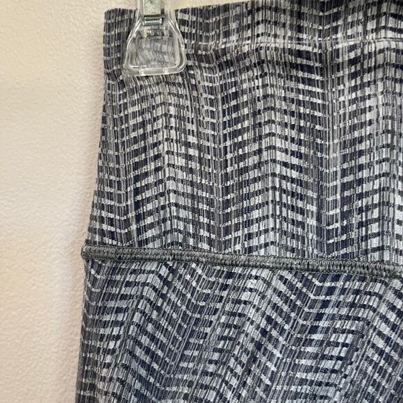 Lululemon Wunder Under Luon Arrow Jacquard Silver Size 6 - Picture 5 of 7